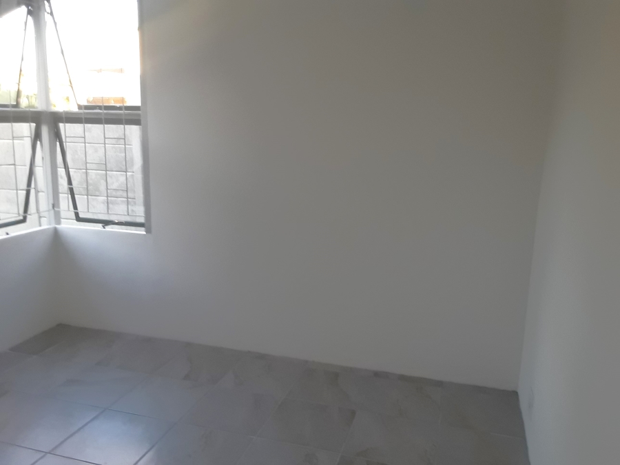 To Let 2 Bedroom Property for Rent in Longlands Western Cape